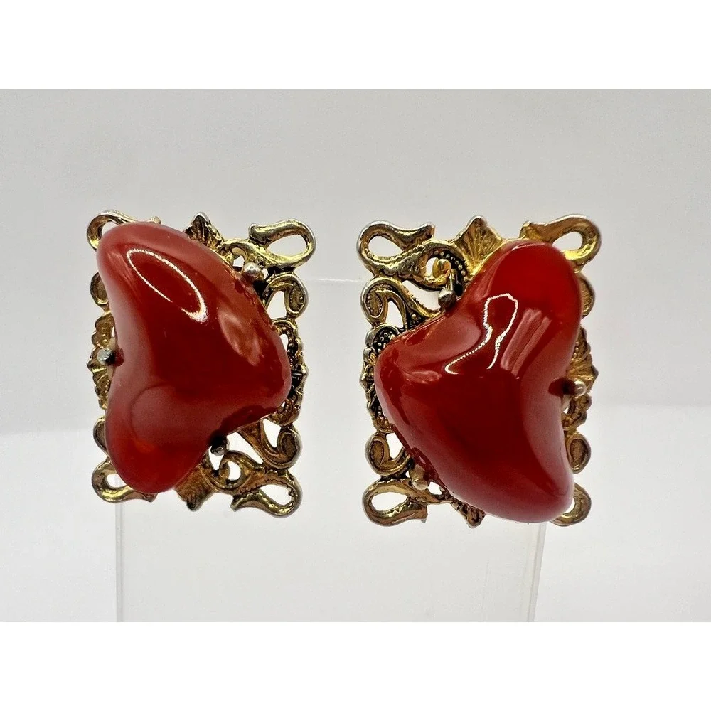 Vintage Red Cabochon Clip On Earrings‎ Gold Tone Filigree Retro Statement Glam